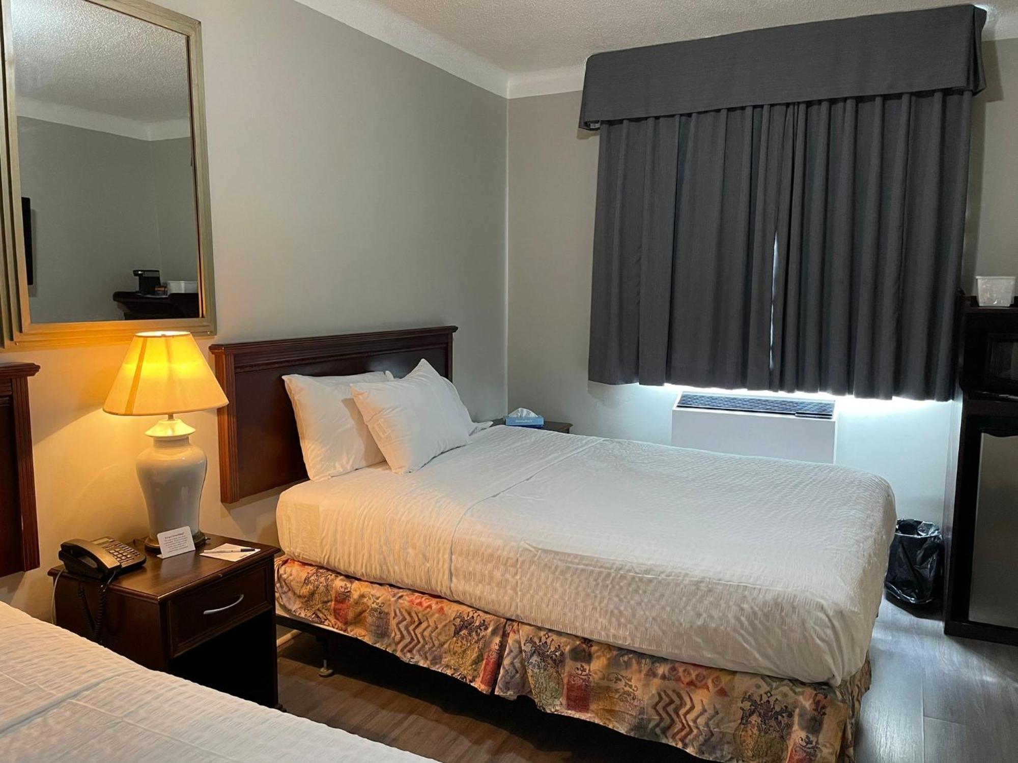 Travelodge By Wyndham London Ontario Exterior photo