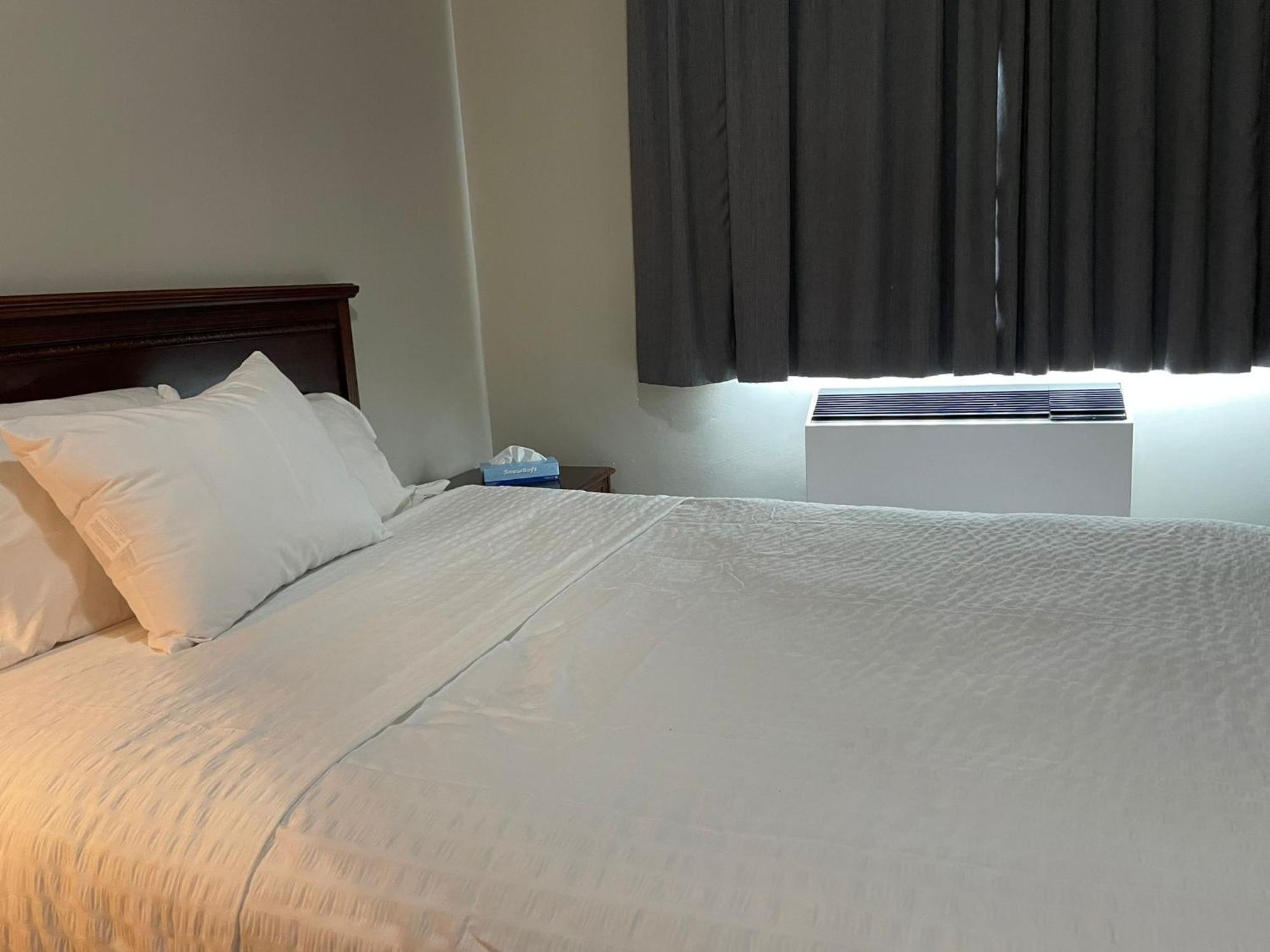 Travelodge By Wyndham London Ontario Exterior photo
